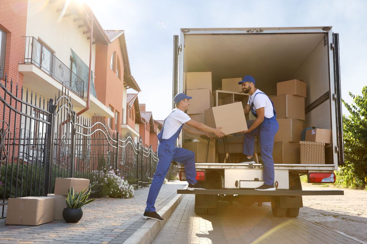 The Benefits of Hiring a Local Orlando Moving Company