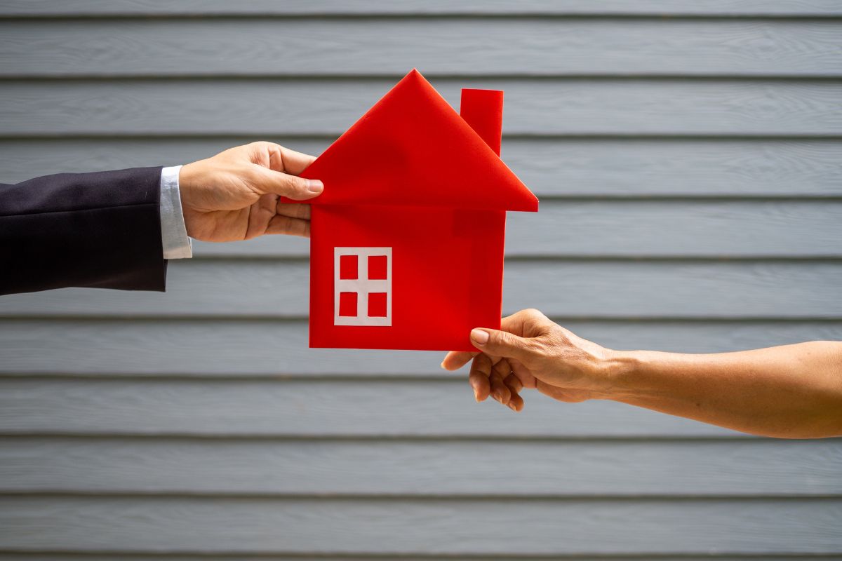 Green Flags to Look Out for in a Money House Buying Company