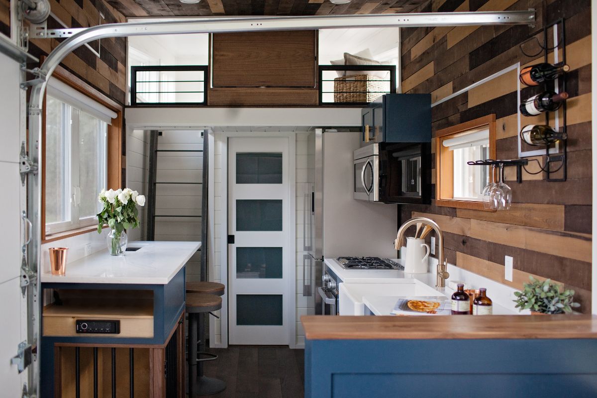 How to Use Vertical Space Effectively in Tiny Houses