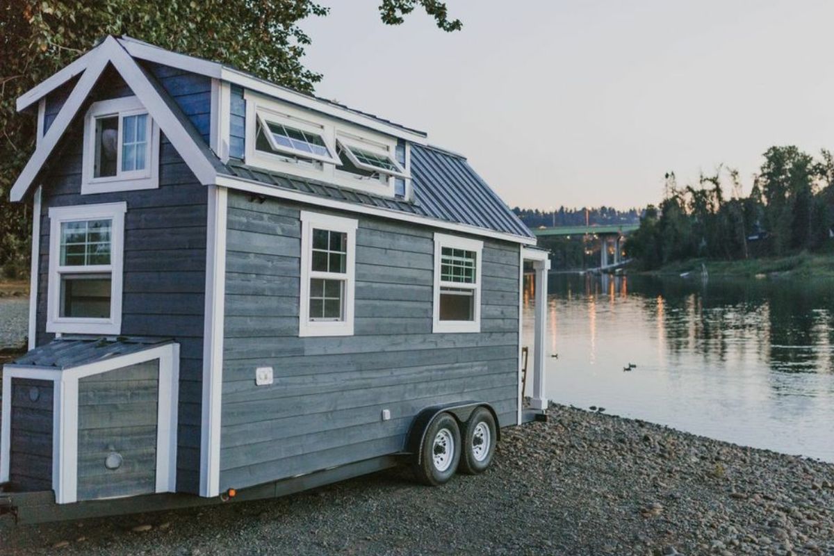 DIY vs. Hiring a Tiny House Builder