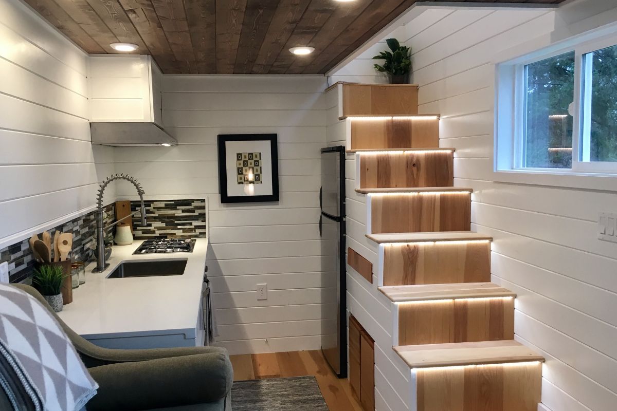 Tiny House Living for Students: Smart Interior Design Tips and Cozy Ideas