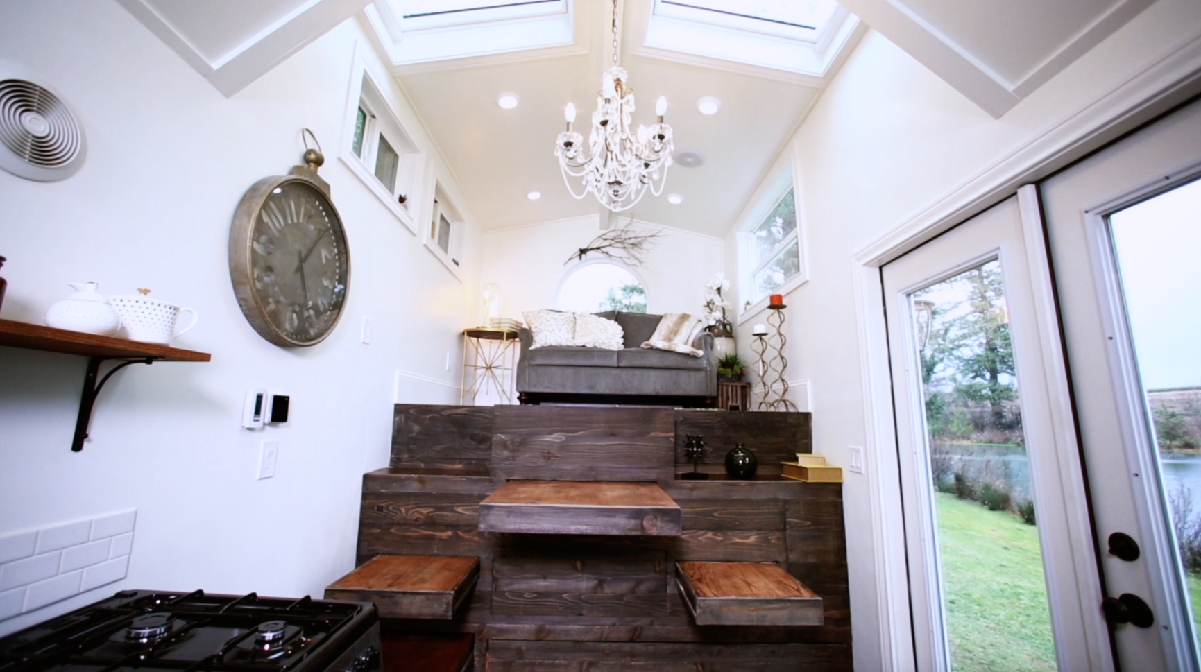 Picture of Stylish Tiny House Minimalist Decor Ideas for Small Spaces ...