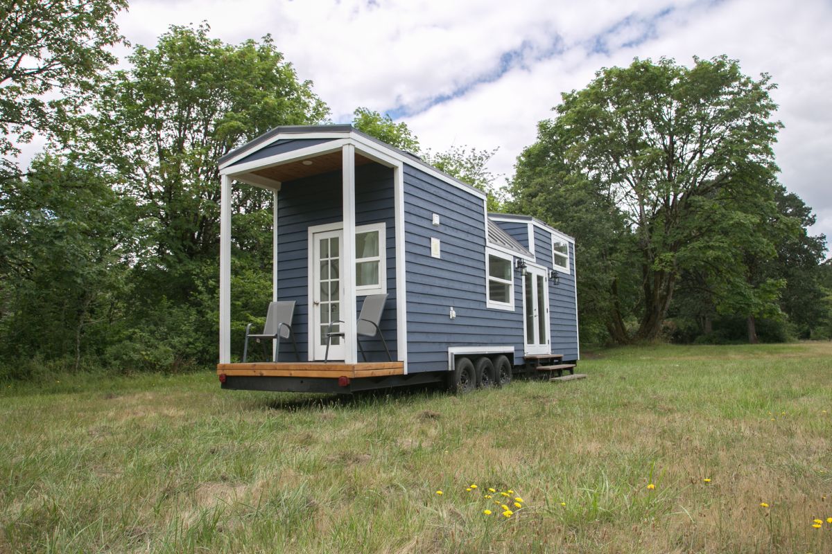 How Tiny House Owners Are Redefining Zones With Modern Rugs