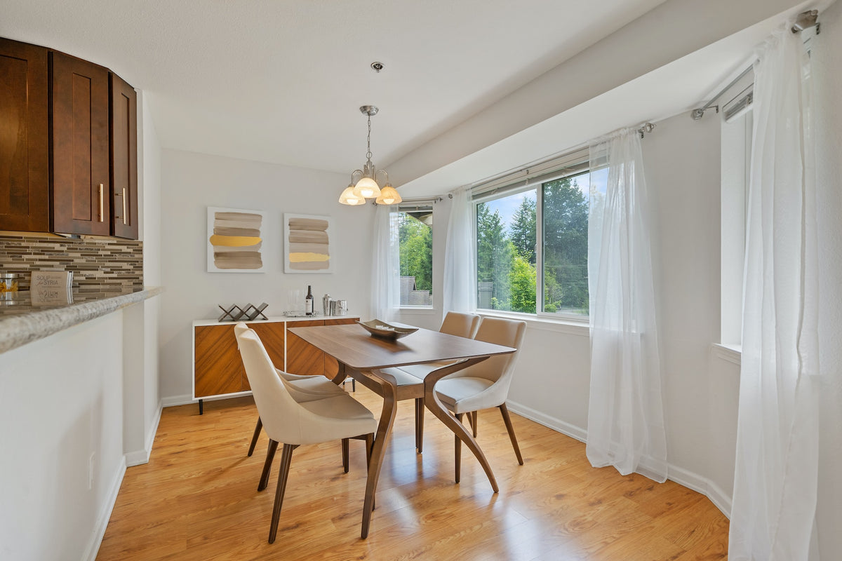 Kitchen & Dining Room Tables: Finding the Perfect Centerpiece for Your