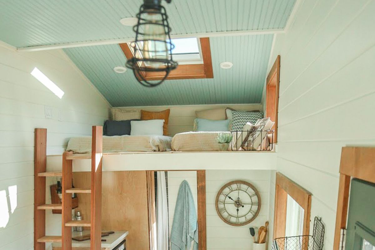 Tiny House Guest Space Ideas: Hosting Friends Comfortably in a Small Home
